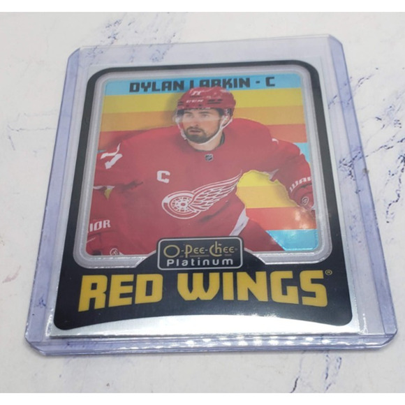 2024-25 O-Pee-Chee Platinum #R25 Dylan Larkin Retro Rainbow - Picture 3 of 4